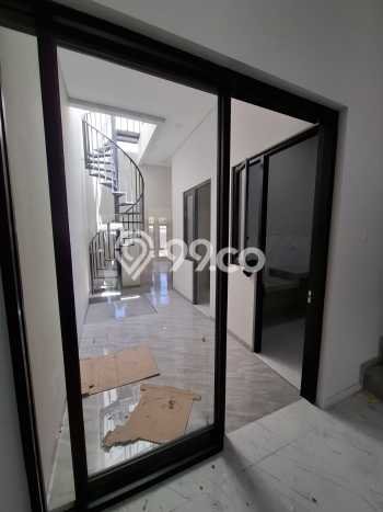 For Sale Rumah 3 Kamar Lokasi Ideal Bagus dan Strategis di Rungkut For Sale Rumah 3 Kamar Lokasi Ideal Bagus dan Strategis di Rungkut