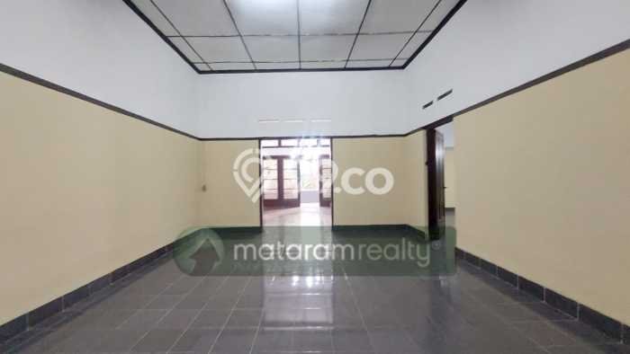 Disewakan segera rumah minimalis strategis 7 Kamar di Supratman, Bandung Disewakan segera rumah minimalis strategis 7 Kamar di Supratman, Bandung