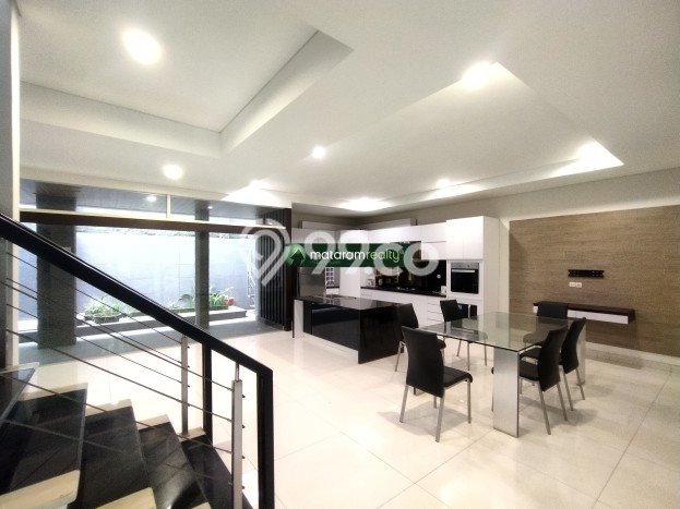 Ready to Use! Premium House LT 345m2 Desain Modern di Setra Sari Ready to Use! Premium House LT 345m2 Desain Modern di Setra Sari