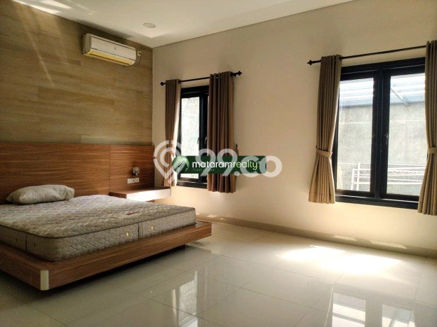 Ready to Use! Premium House LT 345m2 Desain Modern di Setra Sari Ready to Use! Premium House LT 345m2 Desain Modern di Setra Sari