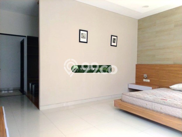 Ready to Use! Premium House LT 345m2 Desain Modern di Setra Sari Ready to Use! Premium House LT 345m2 Desain Modern di Setra Sari