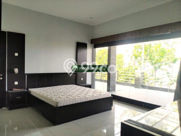 Ready to Use! Premium House LT 345m2 Desain Modern di Setra Sari Ready to Use! Premium House LT 345m2 Desain Modern di Setra Sari