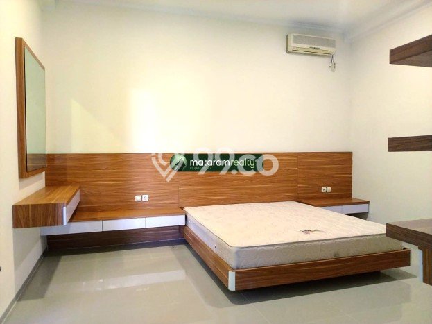 Ready to Use! Premium House LT 345m2 Desain Modern di Setra Sari Ready to Use! Premium House LT 345m2 Desain Modern di Setra Sari