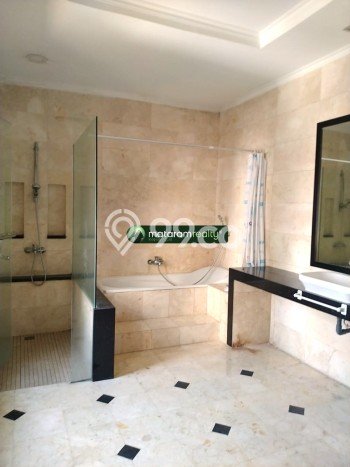 Ready to Use! Premium House LT 345m2 Desain Modern di Setra Sari Ready to Use! Premium House LT 345m2 Desain Modern di Setra Sari