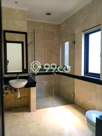 Ready to Use! Premium House LT 345m2 Desain Modern di Setra Sari Ready to Use! Premium House LT 345m2 Desain Modern di Setra Sari