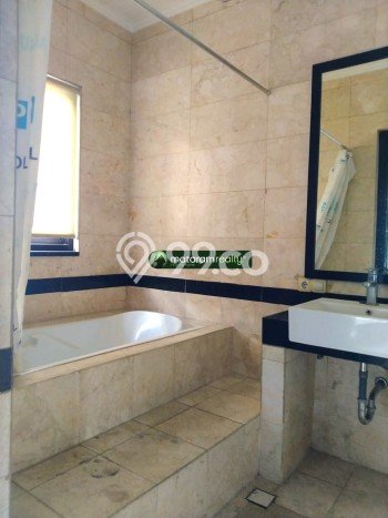 Ready to Use! Premium House LT 345m2 Desain Modern di Setra Sari Ready to Use! Premium House LT 345m2 Desain Modern di Setra Sari