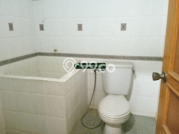 Disewakan! Rumah 4 Kamar Tidur &
3 Kamar Mandi di Setra Sari, Bandung Disewakan! Rumah 4 Kamar Tidur &
3 Kamar Mandi di Setra Sari, Bandung
