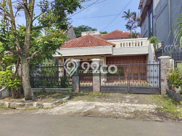 Disewakan! Rumah 3 Kamar Tidur &
3 Kamar Mandi di Riau, Bandung Disewakan! Rumah 3 Kamar Tidur &
3 Kamar Mandi di Riau, Bandung