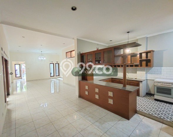 Disewakan! Rumah 3 Kamar Tidur &
3 Kamar Mandi di Riau, Bandung Disewakan! Rumah 3 Kamar Tidur &
3 Kamar Mandi di Riau, Bandung