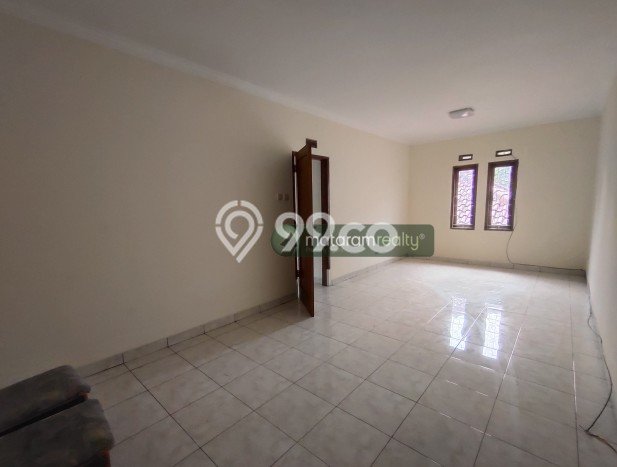 Disewakan! Rumah 3 Kamar Tidur &
3 Kamar Mandi di Riau, Bandung Disewakan! Rumah 3 Kamar Tidur &
3 Kamar Mandi di Riau, Bandung