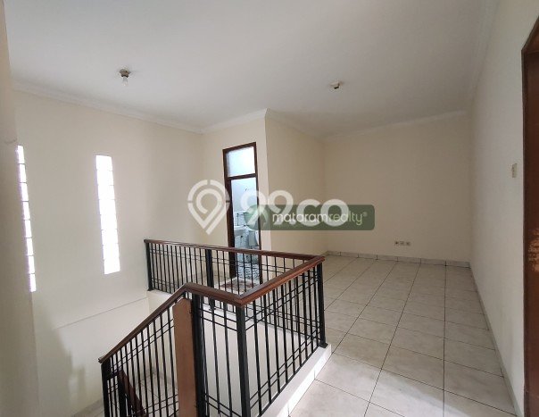 Disewakan! Rumah 3 Kamar Tidur &
3 Kamar Mandi di Riau, Bandung Disewakan! Rumah 3 Kamar Tidur &
3 Kamar Mandi di Riau, Bandung