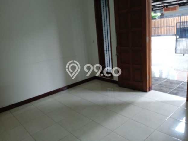 Disewakan! Rumah 4 Kamar Tidur &
3 Kamar Mandi di Turangga, Bandung Disewakan! Rumah 4 Kamar Tidur &
3 Kamar Mandi di Turangga, Bandung
