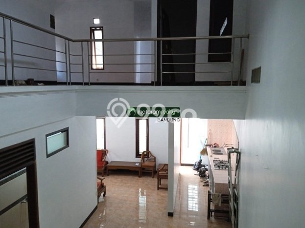 Rumah sewa siap pakai 6 Kamar Tidur di Buah Batu, Bandung Rumah sewa siap pakai 6 Kamar Tidur di Buah Batu, Bandung