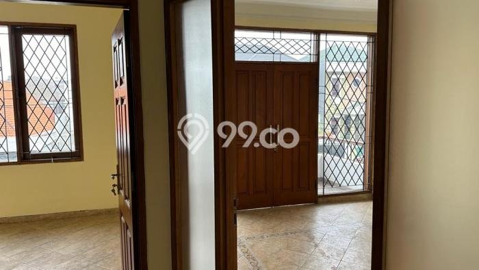 For Sale! Luxury House LT 231m2 Desain Modern di Senayan For Sale! Luxury House LT 231m2 Desain Modern di Senayan