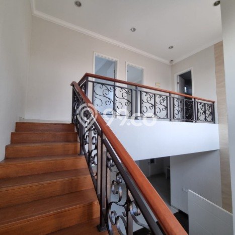 For Sale! Luxury House LT 180m2 Desain Modern di BSD For Sale! Luxury House LT 180m2 Desain Modern di BSD