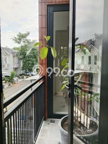 Ready to Use! Luxury House LT 102m2 Desain Modern di BSD Ready to Use! Luxury House LT 102m2 Desain Modern di BSD