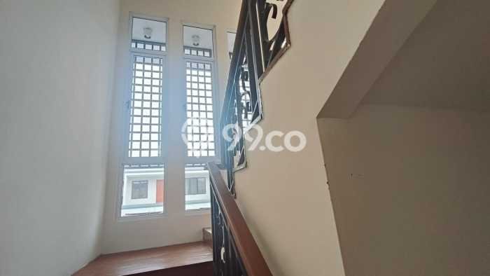 Rumah Elit LB 130m2 Siap Pakai Desain Elegan di BSD, Tangerang Rumah Elit LB 130m2 Siap Pakai Desain Elegan di BSD, Tangerang