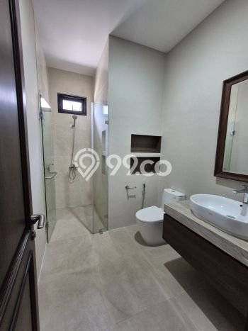 Rumah Elit Modern Tanpa Renovasi di BSD Tangerang Rumah Elit Modern Tanpa Renovasi di BSD Tangerang