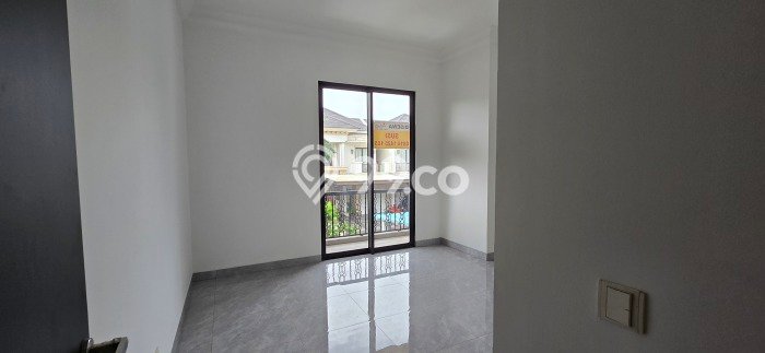 Disewakan! Rumah 4 Kamar Tidur &
4 Kamar Mandi di BSD, Tangerang Disewakan! Rumah 4 Kamar Tidur &
4 Kamar Mandi di BSD, Tangerang
