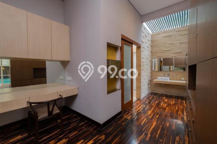 Hunian Modern dengan LT 630m2 & LB 1150m2 Disewakan di Lippo Karawaci Hunian Modern dengan LT 630m2 & LB 1150m2 Disewakan di Lippo Karawaci