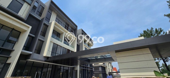 Unit Ruko disewakan di BSD Tangerang Selatan dengan LT 121m2 / LB 407m2 Unit Ruko disewakan di BSD Tangerang Selatan dengan LT 121m2 / LB 407m2