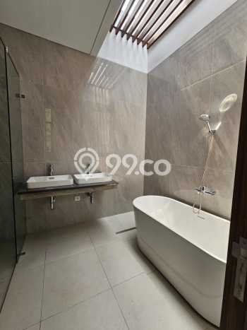 Ready to Use! Luxury House LT 261m2 Desain Elegan di BSD Ready to Use! Luxury House LT 261m2 Desain Elegan di BSD