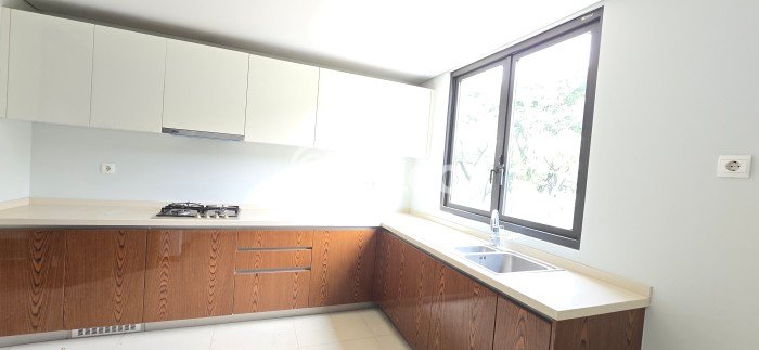 Rumah sewa siap pakai 5 Kamar Tidur di BSD, Tangerang Rumah sewa siap pakai 5 Kamar Tidur di BSD, Tangerang