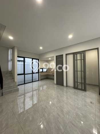 Lokasi strategis! Rumah siap pakai disewakan di BSD LB 198m2 Lokasi strategis! Rumah siap pakai disewakan di BSD LB 198m2