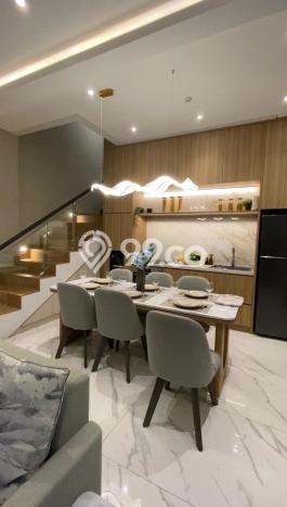 Rumah Mewah LB 156m2 Siap Huni Desain Elegan di Puri Indah, Jakarta Barat Rumah Mewah LB 156m2 Siap Huni Desain Elegan di Puri Indah, Jakarta Barat