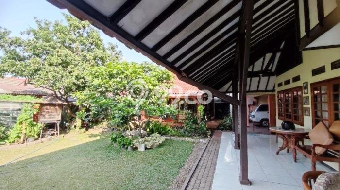 Jual Rumah Luas Megah Dengan View Eksklusif di Geger Kalong, Bandung Jual Rumah Luas Megah Dengan View Eksklusif di Geger Kalong, Bandung