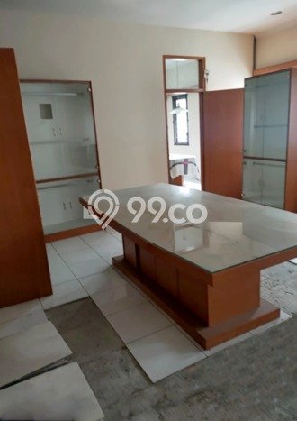 Ruko di Sudirman, Luas 260m², Pusat Bisnis, Jalan Utama Ruko di Sudirman, Luas 260m², Pusat Bisnis, Jalan Utama