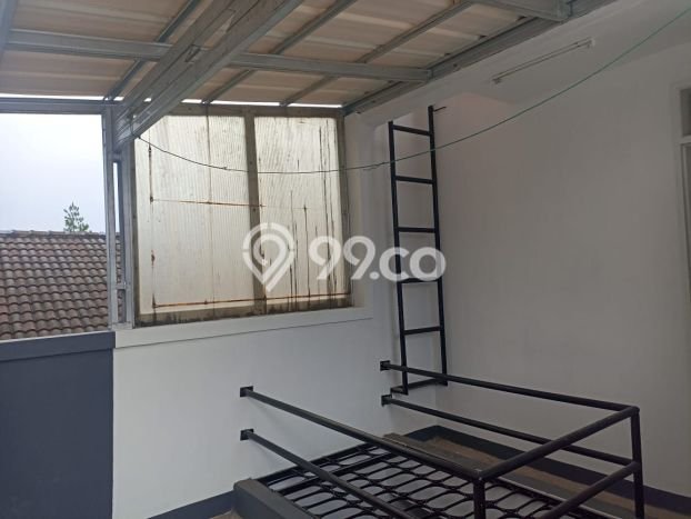 Dijual Rumah 4 Kamar Lokasi Ideal Bagus dan Strategis di Arcamanik Dijual Rumah 4 Kamar Lokasi Ideal Bagus dan Strategis di Arcamanik