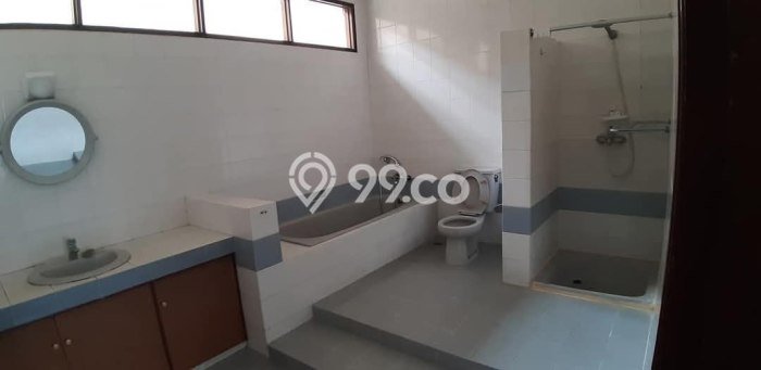 Jual Cepat Rumah LT 610m² / LB 300m² di Kawasan Komersial Setiabudi, Bandung Jual Cepat Rumah LT 610m² / LB 300m² di Kawasan Komersial Setiabudi, Bandung