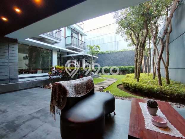 Rumah Mewah LB 1000m2 Siap Huni Desain Elegan di Setra Duta, Bandung Rumah Mewah LB 1000m2 Siap Huni Desain Elegan di Setra Duta, Bandung