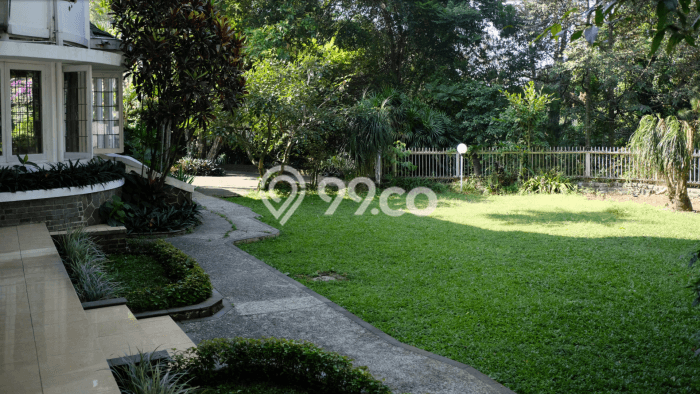 For Sale! Luxury House LT 5468m2 Desain Elegan di Bandung Kota For Sale! Luxury House LT 5468m2 Desain Elegan di Bandung Kota