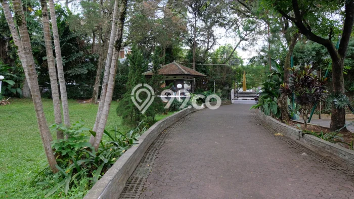 For Sale! Luxury House LT 5468m2 Desain Elegan di Bandung Kota For Sale! Luxury House LT 5468m2 Desain Elegan di Bandung Kota
