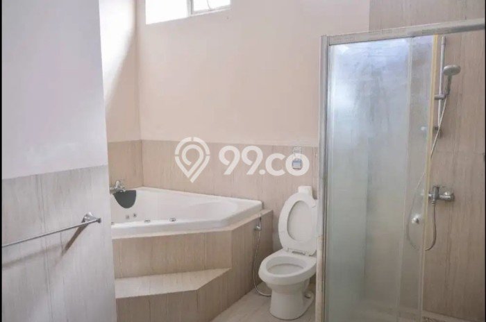 LIMITED OFFER! Rumah Premium area Dago, Luas 647m2m² Bangunan 500m2m² LIMITED OFFER! Rumah Premium area Dago, Luas 647m2m² Bangunan 500m2m²