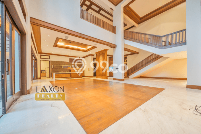 Ready to Use! Luxury House LT 1000m2 Desain Elegan di Dago Ready to Use! Luxury House LT 1000m2 Desain Elegan di Dago
