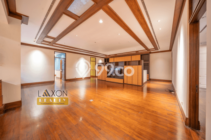 Ready to Use! Luxury House LT 1000m2 Desain Elegan di Dago Ready to Use! Luxury House LT 1000m2 Desain Elegan di Dago