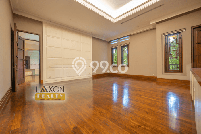 Ready to Use! Luxury House LT 1000m2 Desain Elegan di Dago Ready to Use! Luxury House LT 1000m2 Desain Elegan di Dago