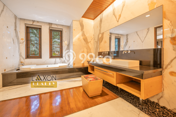 Ready to Use! Luxury House LT 1000m2 Desain Elegan di Dago Ready to Use! Luxury House LT 1000m2 Desain Elegan di Dago