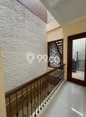 Rumah Luxury Modern Tanpa Renovasi di Cikutra Bandung Rumah Luxury Modern Tanpa Renovasi di Cikutra Bandung