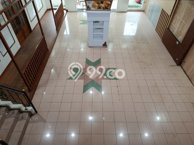 Rumah Kondisi Baik Disewakan di Riau, Bandung LT 1000m2, LB 600m2 Rumah Kondisi Baik Disewakan di Riau, Bandung LT 1000m2, LB 600m2