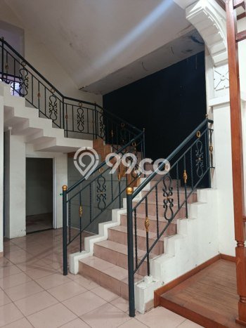 Rumah Kondisi Baik Disewakan di Riau, Bandung LT 1000m2, LB 600m2 Rumah Kondisi Baik Disewakan di Riau, Bandung LT 1000m2, LB 600m2