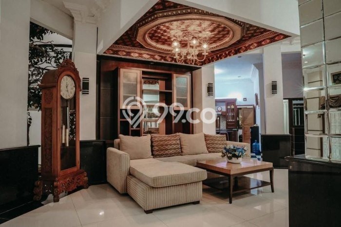 Ready to Use! Premium House LT 1108m2 Desain Elegan di Dago Ready to Use! Premium House LT 1108m2 Desain Elegan di Dago