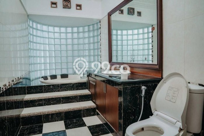Ready to Use! Premium House LT 1108m2 Desain Elegan di Dago Ready to Use! Premium House LT 1108m2 Desain Elegan di Dago