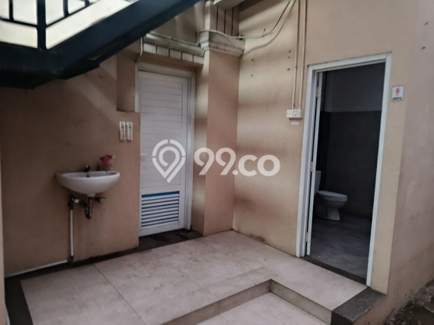 Rumah Kondisi Baik Disewakan di Riau, Bandung LT 1000m2, LB 600m2 Rumah Kondisi Baik Disewakan di Riau, Bandung LT 1000m2, LB 600m2