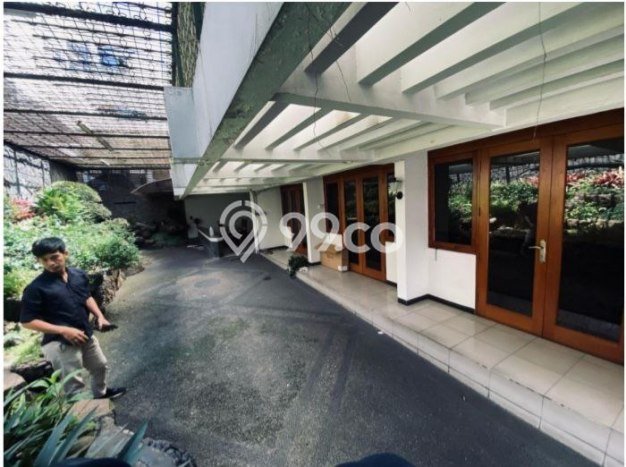 Rumah Bagus Disewakan di Riau, Bandung LT 1060m2, LB 900m2 Rumah Bagus Disewakan di Riau, Bandung LT 1060m2, LB 900m2