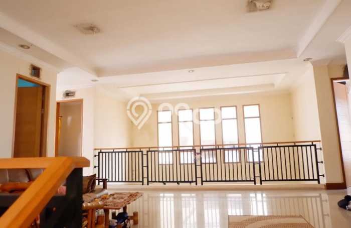 Rumah Elit Modern Tanpa Renovasi di Bandung Kota Bandung Rumah Elit Modern Tanpa Renovasi di Bandung Kota Bandung