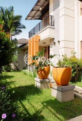 Rumah Elit Modern Tanpa Renovasi di Bandung Kota Bandung Rumah Elit Modern Tanpa Renovasi di Bandung Kota Bandung